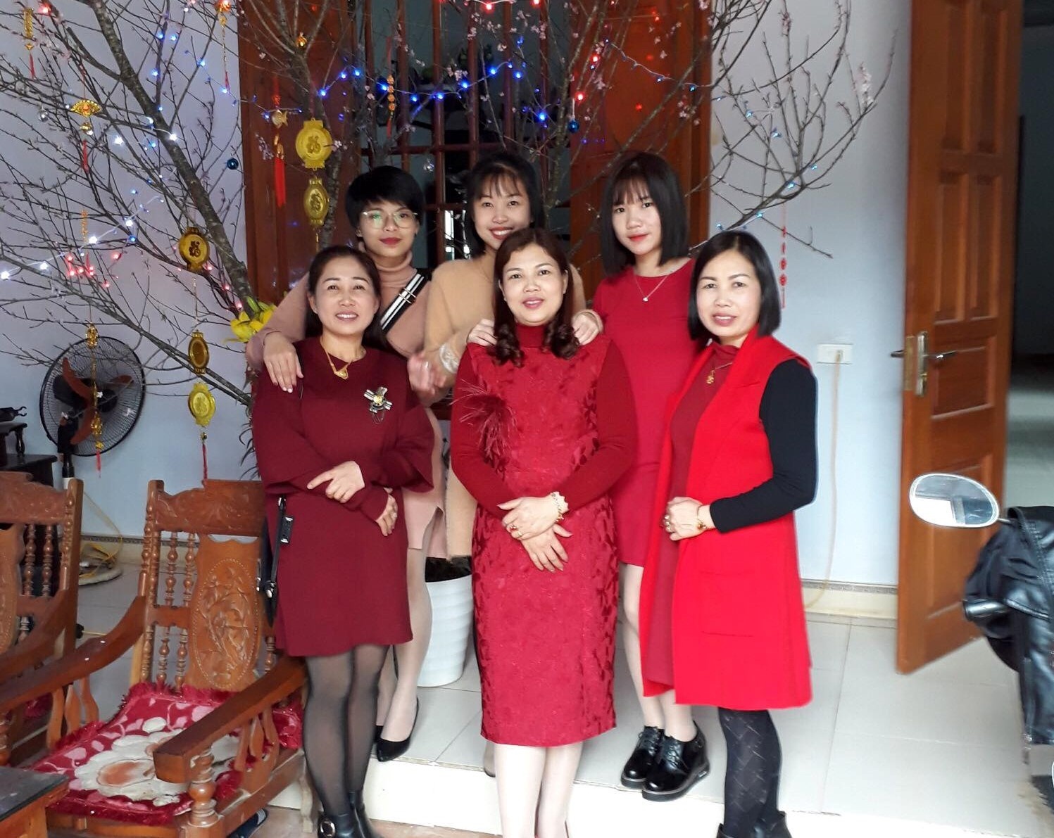 Di lay chong xa, chi mong Tet duoc ve nha hinh anh