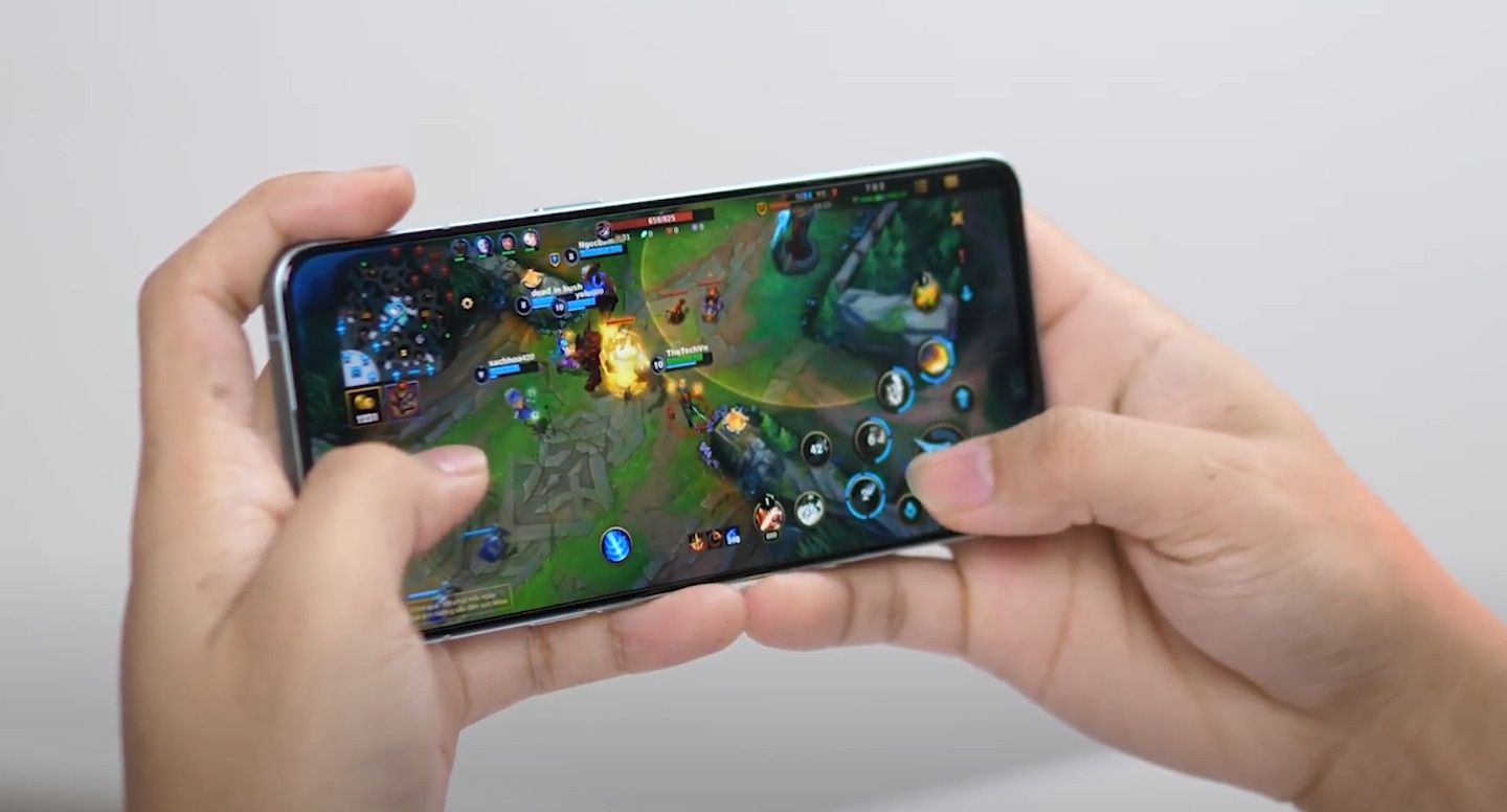 Trai nghiem choi 5 tua game doi hoi cau hinh cao tren Reno6 hinh anh