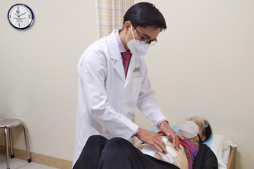 10 ngay xu ly khoi u lon, thoat vi ngoai thanh bung hiem gap hinh anh