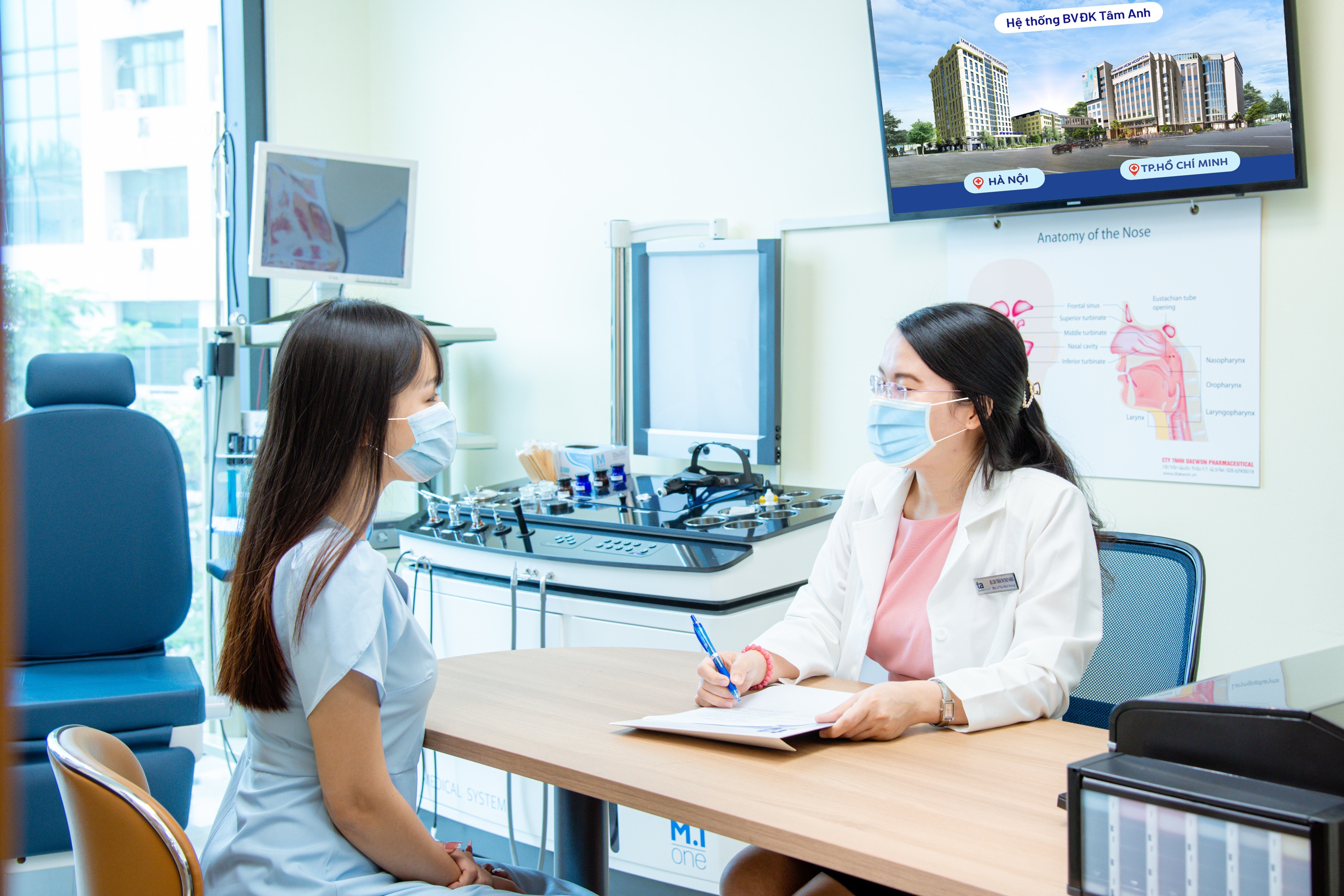 khan tieng. mat giong,  Covid-19 keo dai,  Tam Anh anh 2