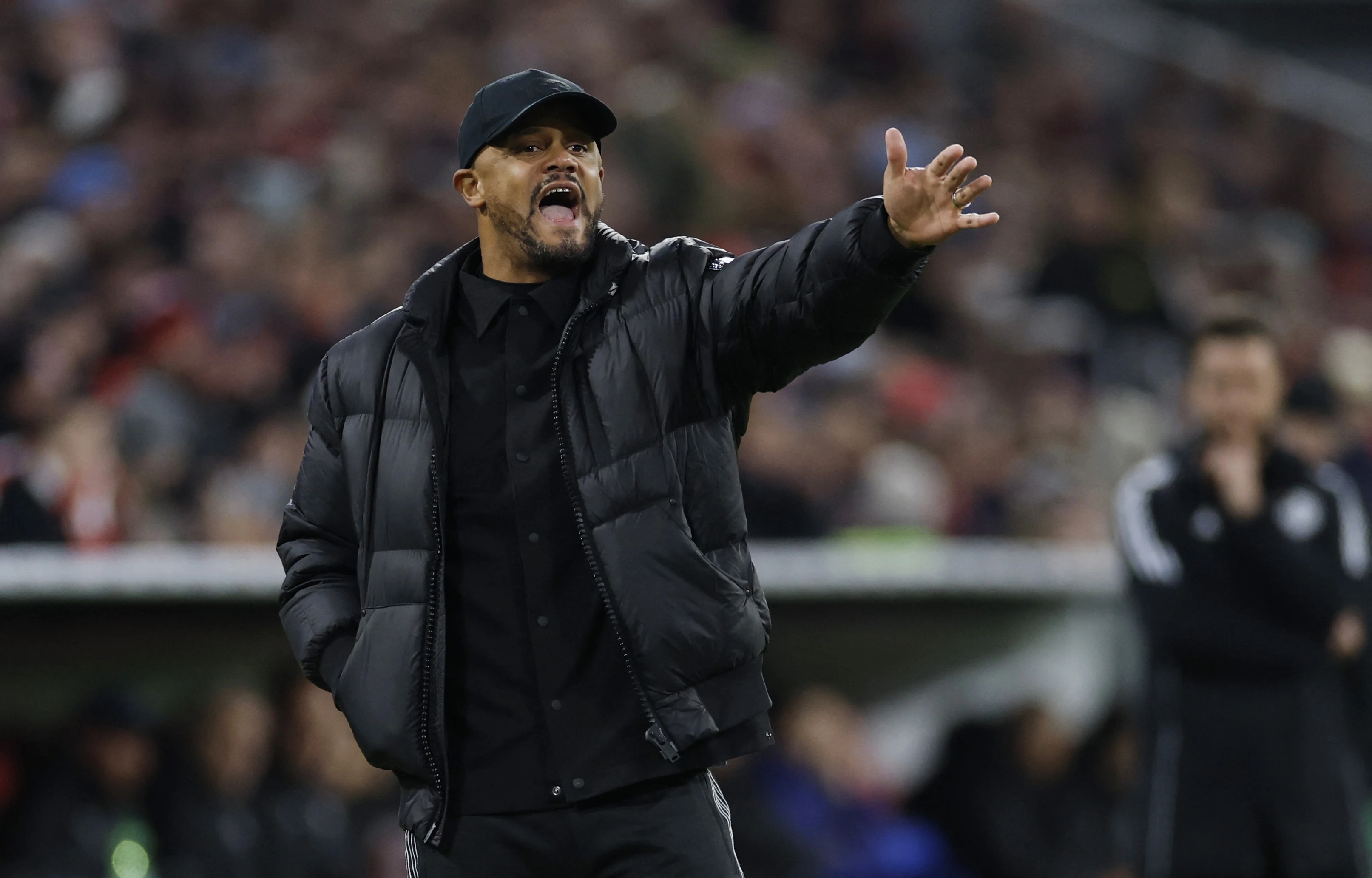 Kompany khong ne nang Mourinho trong vu Prestianni - Vinicius hinh anh