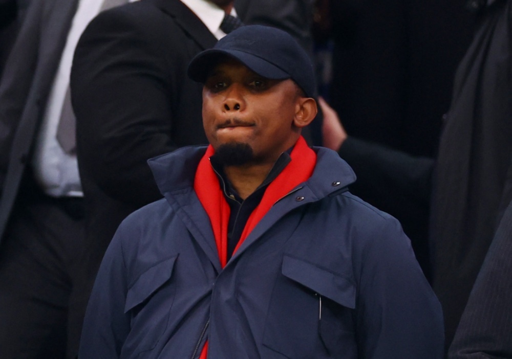 Eto’o nhan ban an nang hinh anh