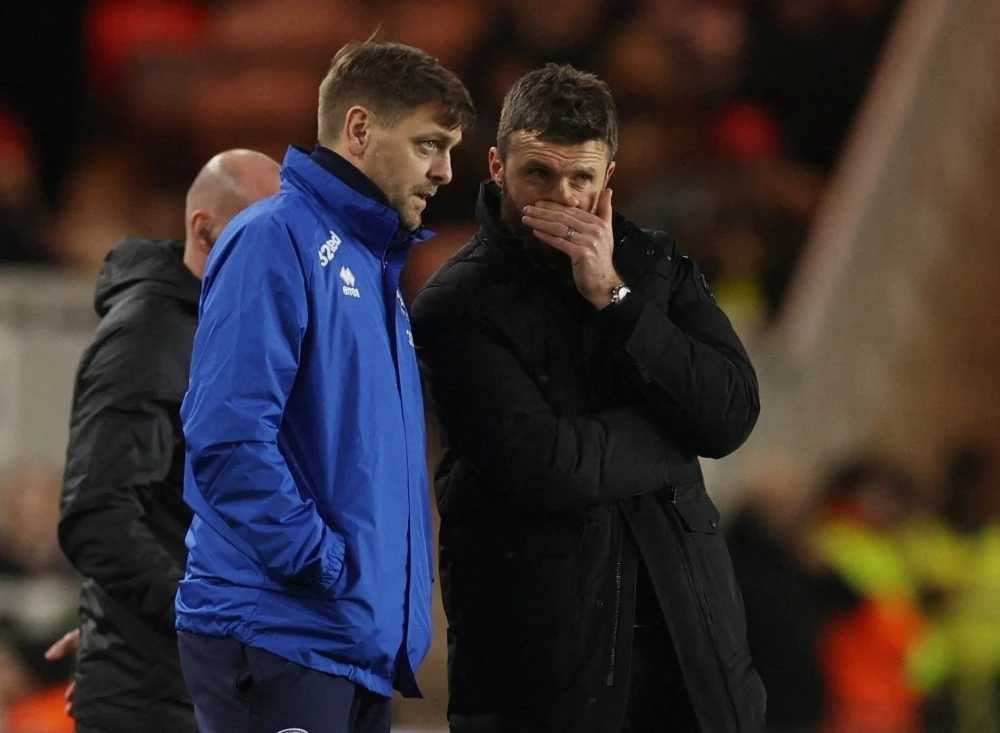 Gioi chu MU hop khan voi Carrick hinh anh