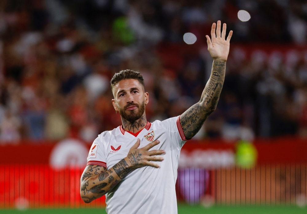 Sergio Ramos day nhanh thuong vu mua lai Sevilla hinh anh