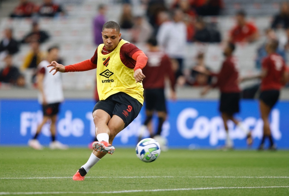 Sao Brazil tang gia ngoan muc sau mot nam roi Barca hinh anh