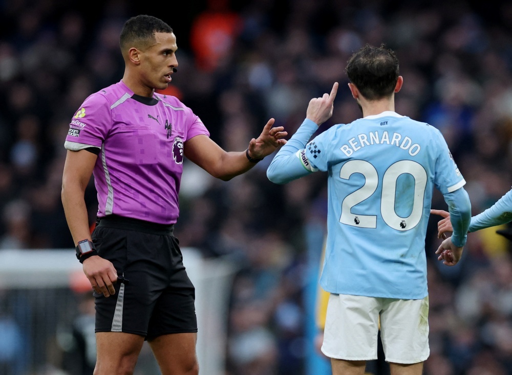 Quyet dinh dung cam cua trong tai lan dau bat chinh Ngoai hang Anh hinh anh