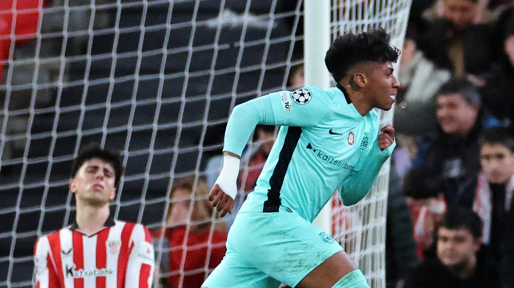 Ban thang phut 90+4 lam dao lon trat tu Champions League hinh anh