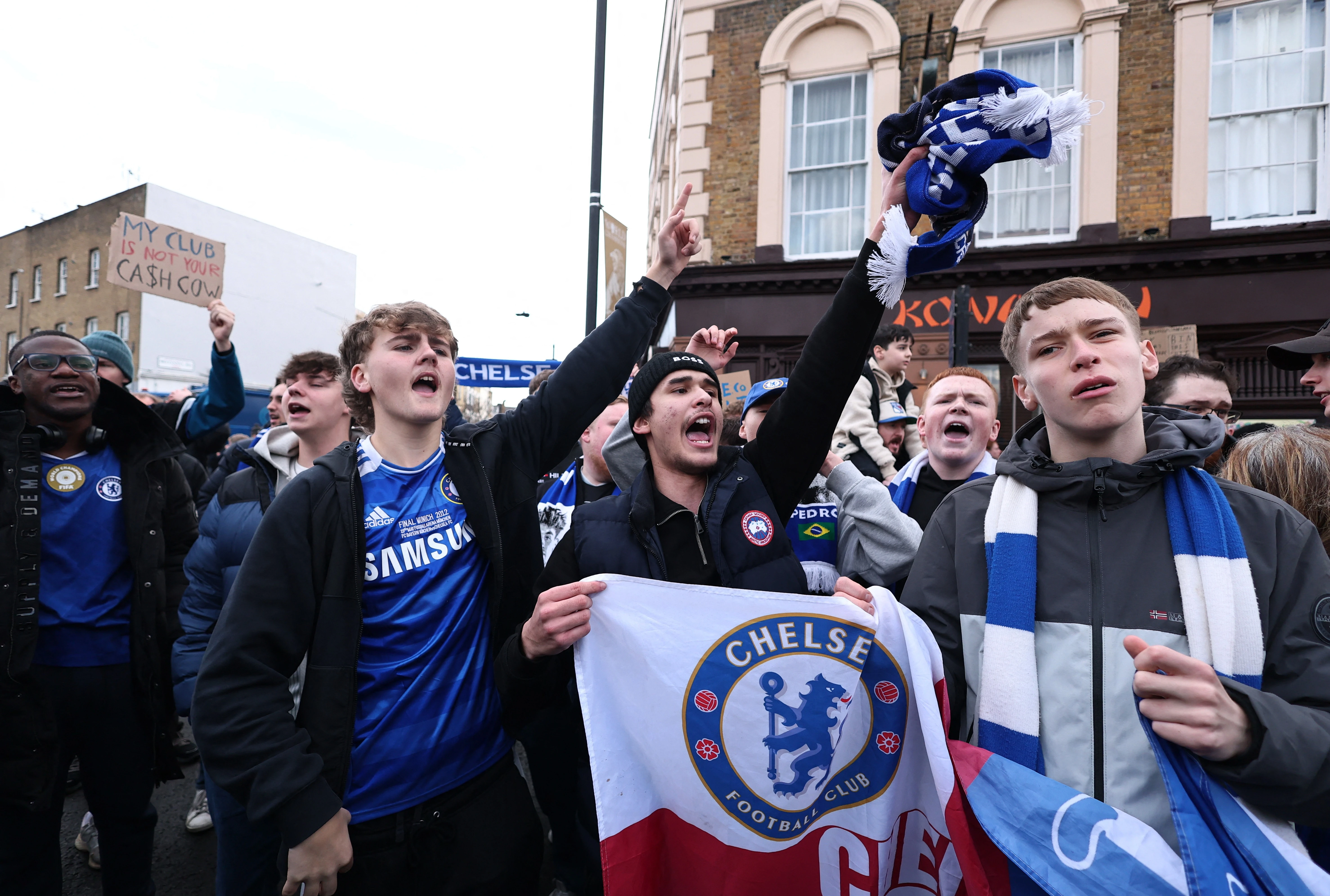 Nghi van CDV Chelsea bi tan cong bang dao phai nhap vien hinh anh