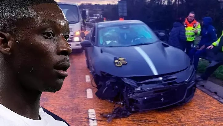 Tien dao Tottenham gap su co no lop xe hinh anh