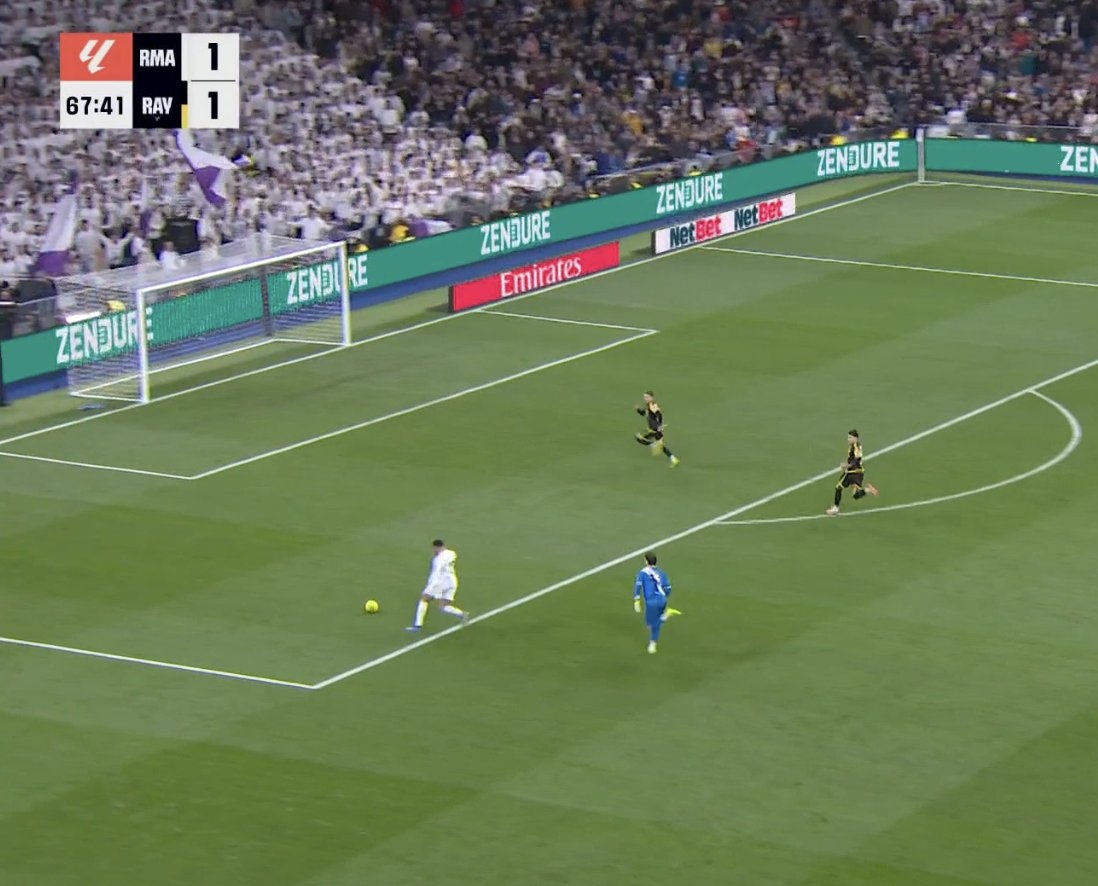 Pha bo lo gay bao cua Mbappe hinh anh