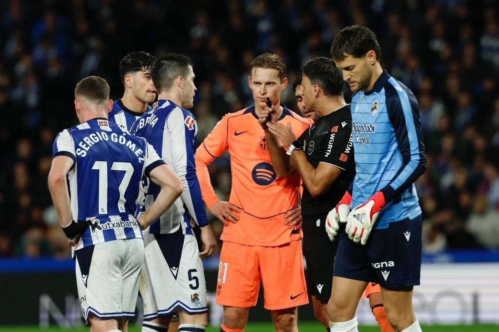 La Liga ra tay voi trong tai, Barca van thiet du duong hinh anh