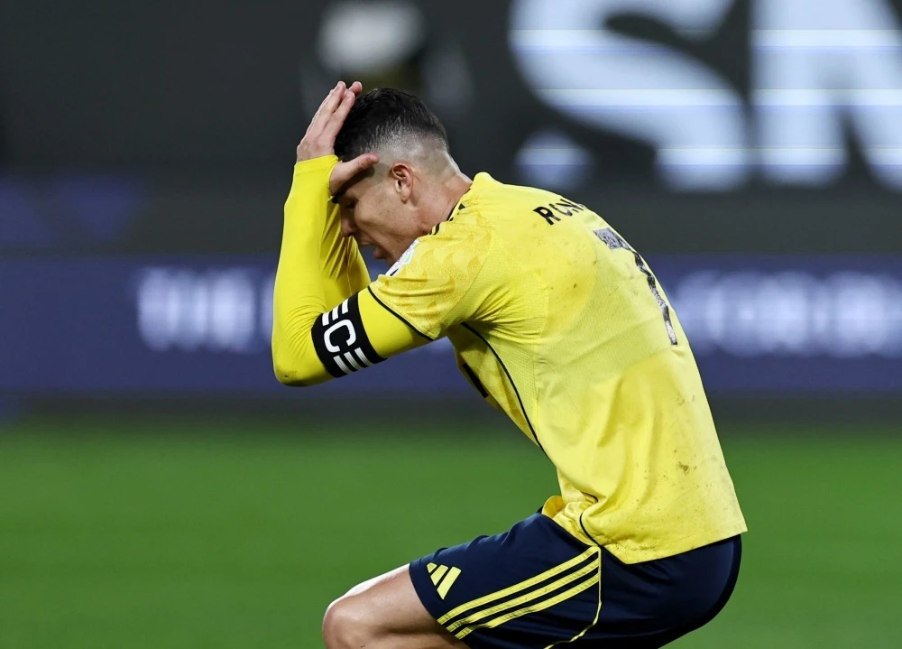 FIFA trao quyen Al Nassr cham dut hop dong voi Ronaldo hinh anh