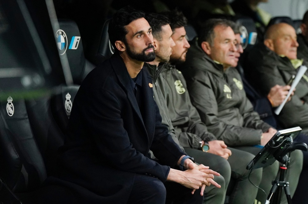 Tinh the xau dan voi Arbeloa hinh anh