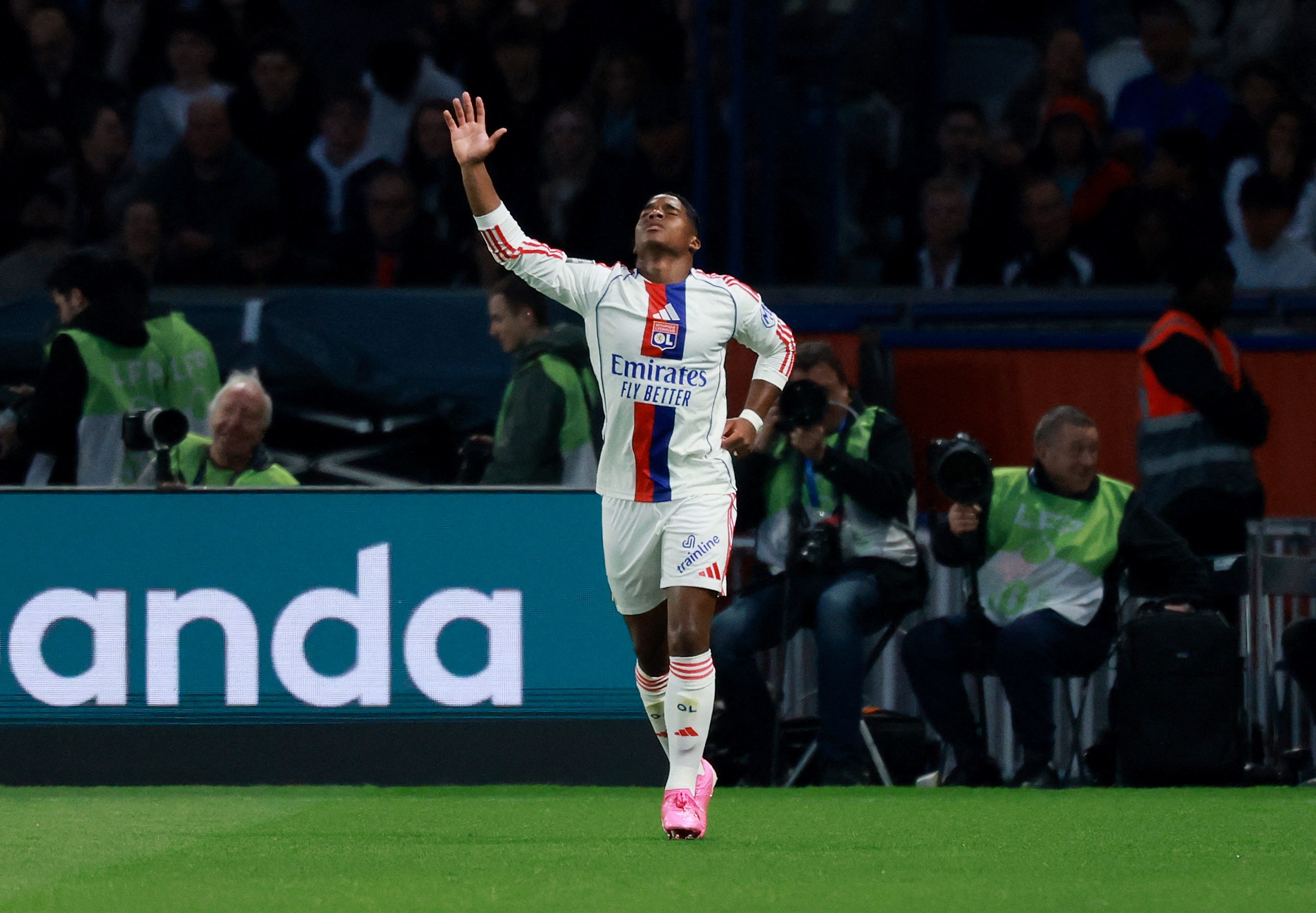 Endrick bung no o Phap, Real Madrid cho ngay goi ve hinh anh