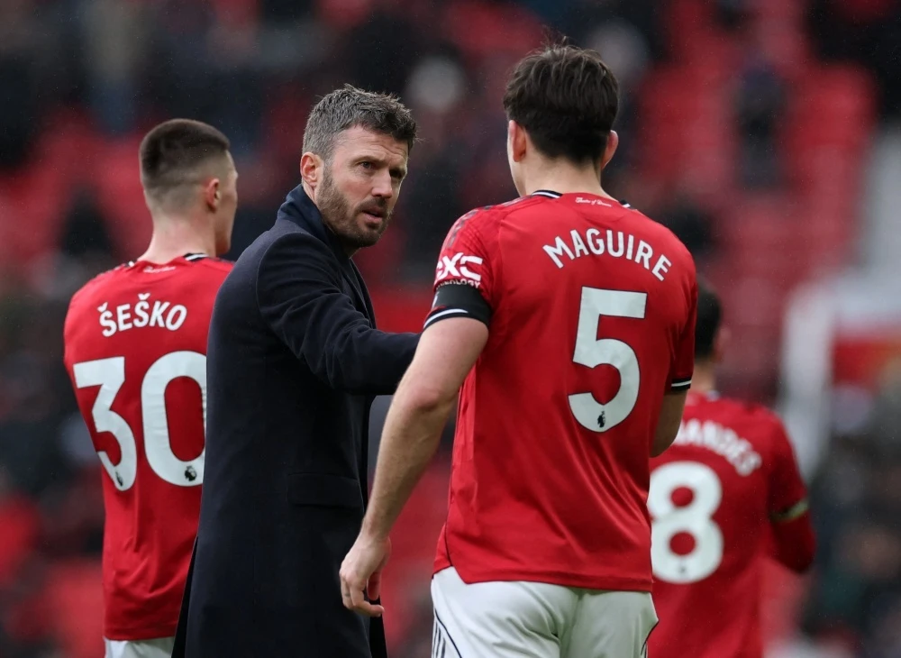 Carrick dang lam dung, Man United lai so sai hinh anh