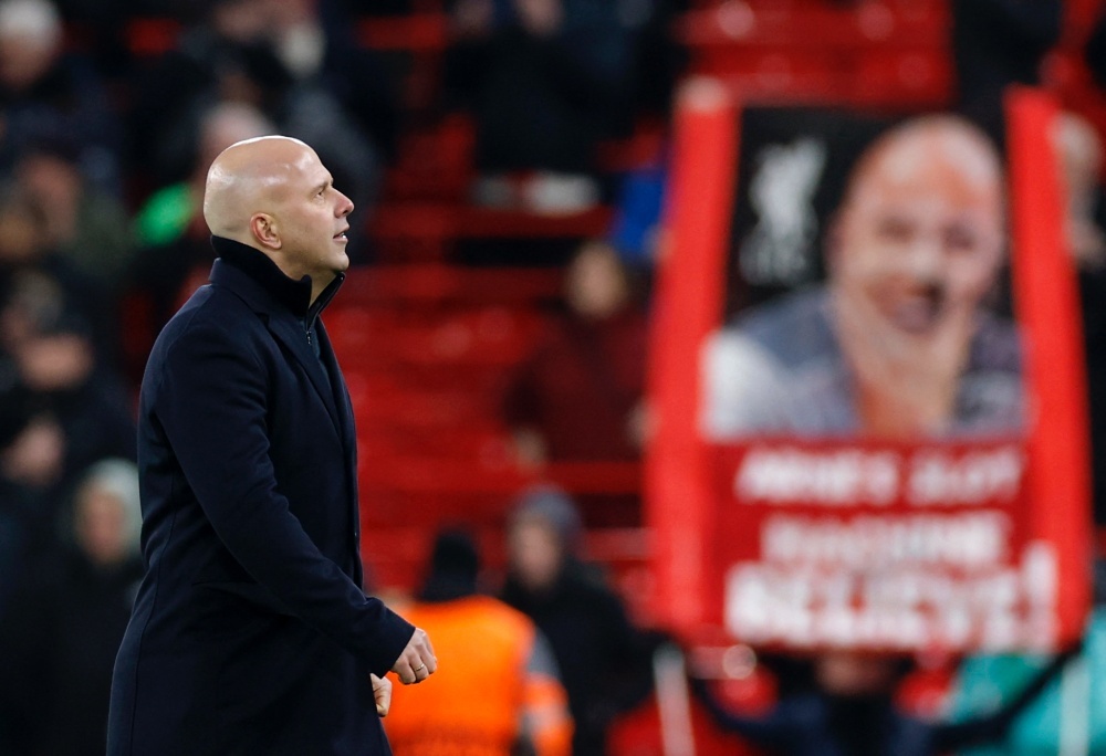 Liverpool hoang loan khi buc tuong thanh bi pha vo hinh anh