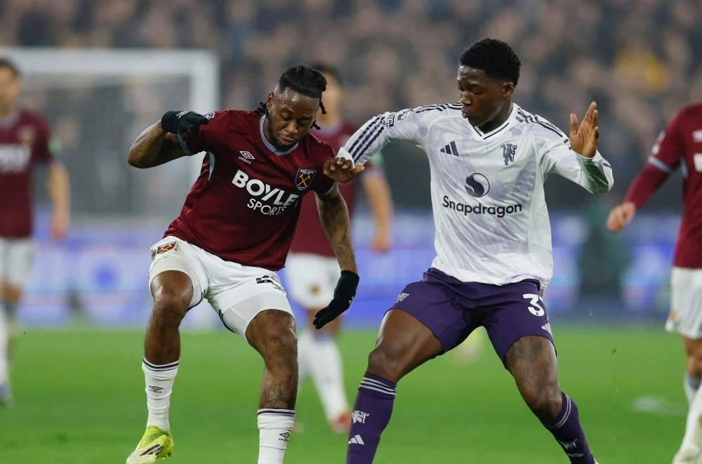 Aaron Wan-Bissaka lai toa sang truoc MU hinh anh