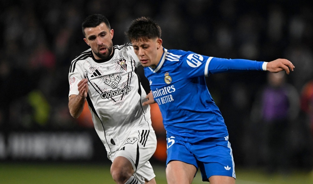 Thay cu to Arda Guler bi bat nat tai Real Madrid hinh anh