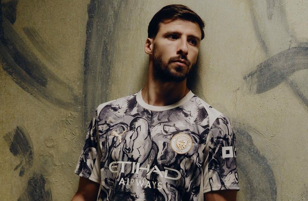 Man City ra mat mau ao don Tet hinh anh