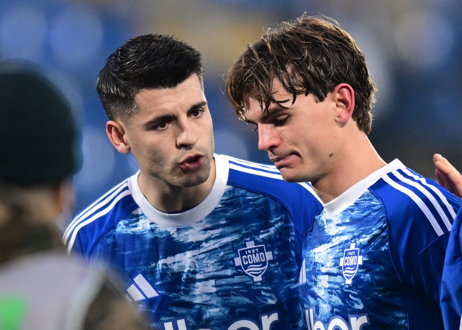 Alvaro Morata truot dai o Como hinh anh