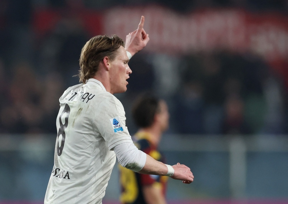 Fan MU tranh cai du doi vi McTominay hinh anh