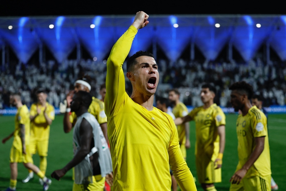 Nani: '1.000 ban qua de voi Ronaldo' hinh anh