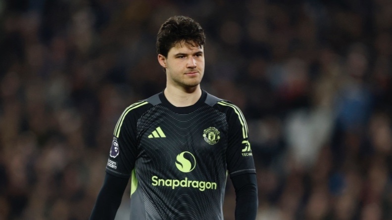 Khac biet cua Lammens so voi De Gea hinh anh