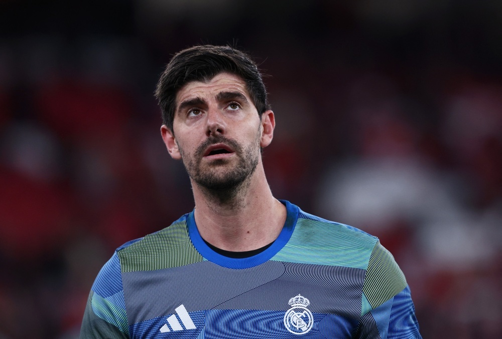 Courtois tro thanh ong chu CLB Phap hinh anh