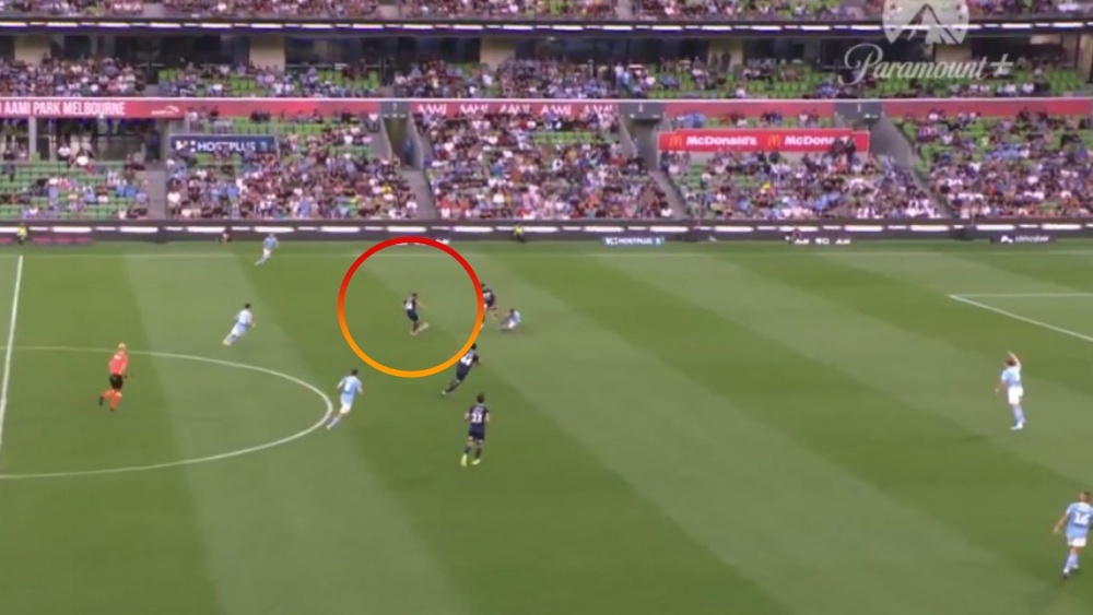 Juan Mata lap sieu pham khong tuong tu khoang cach 40 m hinh anh