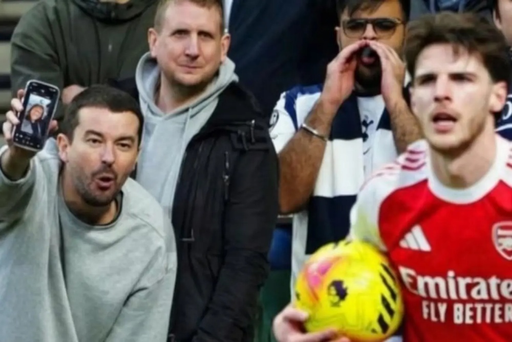 CDV Tottenham choi xau Rice hinh anh