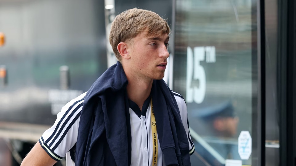 Real Madrid xin loi thay Huijsen vi xuc pham nguoi chau A hinh anh