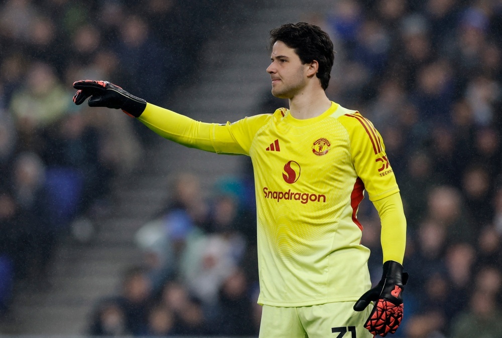 Manchester United doi khac tu su binh tinh cua Lammens hinh anh