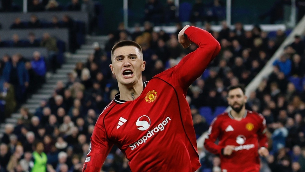 Phan ung cua Sesko khi lien tuc du bi hinh anh