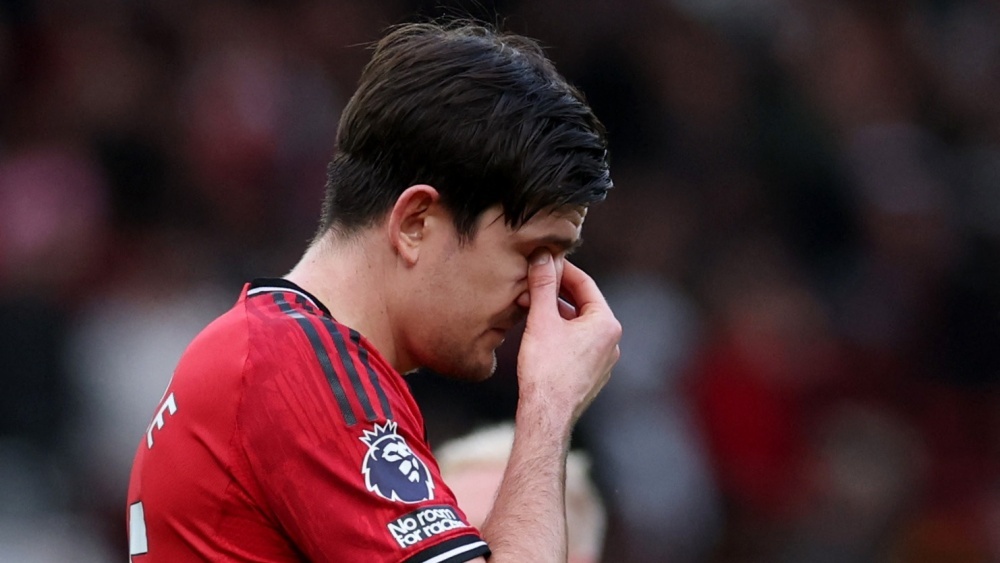 Yoro choi te, tai sao Carrick rut Maguire ra? hinh anh