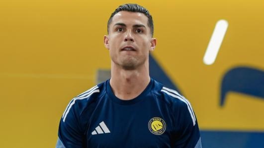 Ronaldo con o Saudi Arabia hinh anh