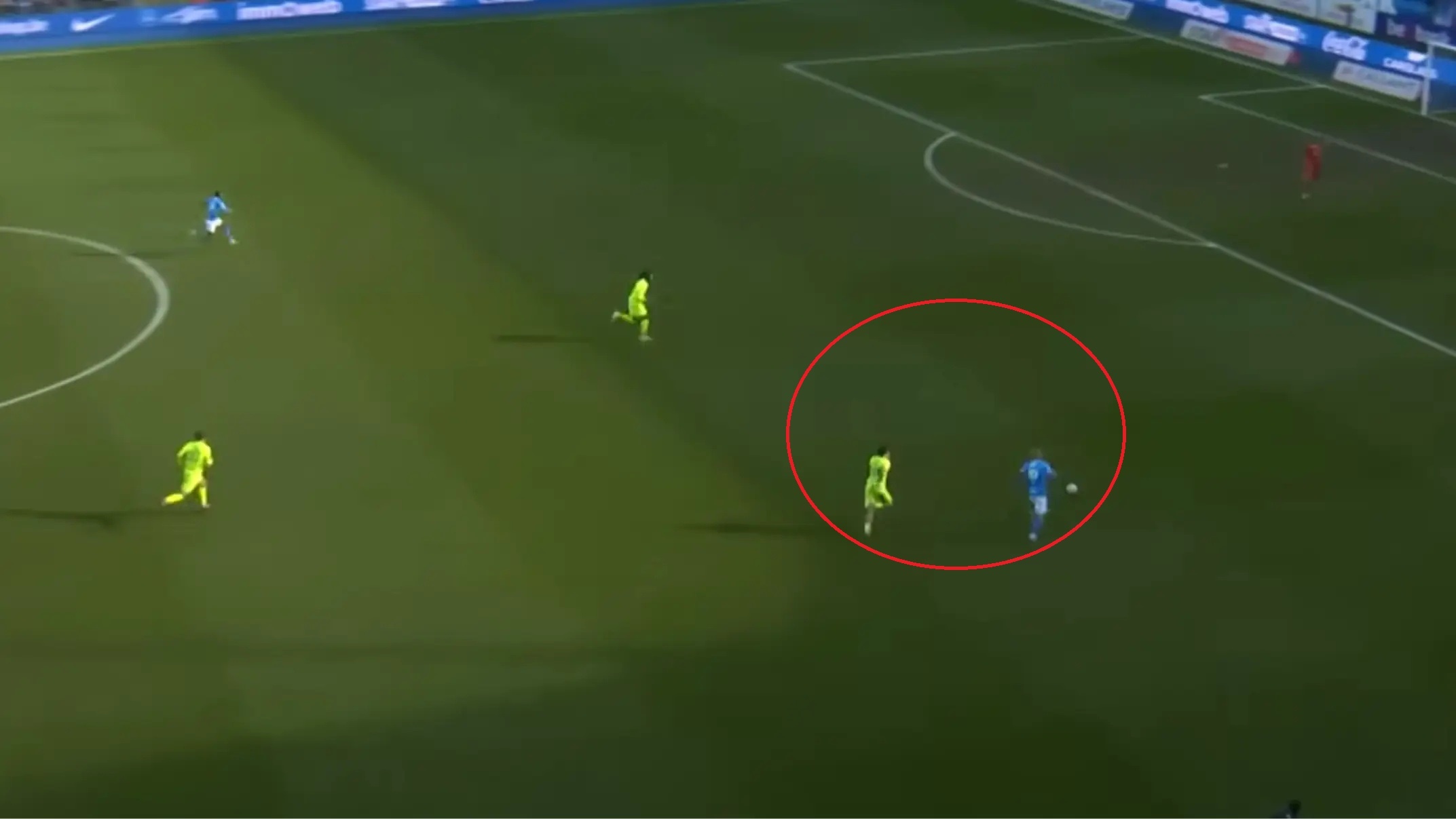 Pha but toc an tuong o bong da chau Au hinh anh