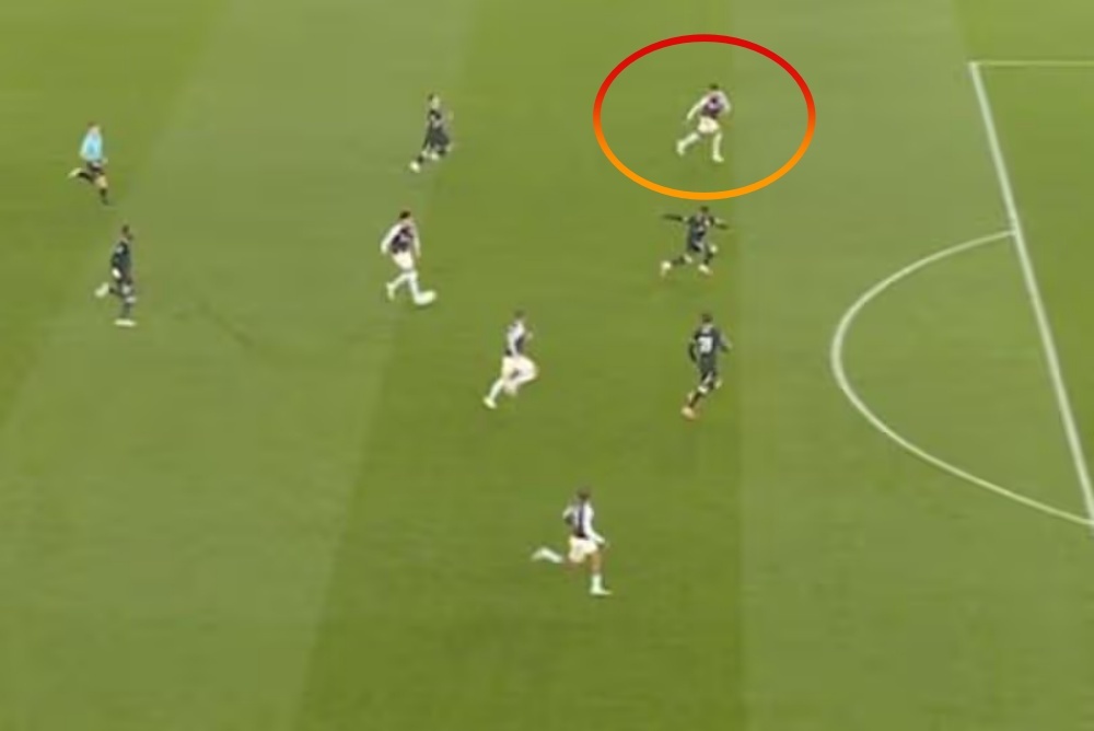 VAR lai tro thanh diem nong trong tran Chelsea - Aston Villa hinh anh