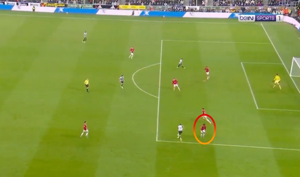 Sai lam phong ngu gay phan no cua Malacia hinh anh