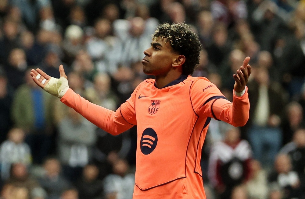 Newcastle mac benh cuong nhiet, con Yamal la 'vien thuoc dang' hinh anh