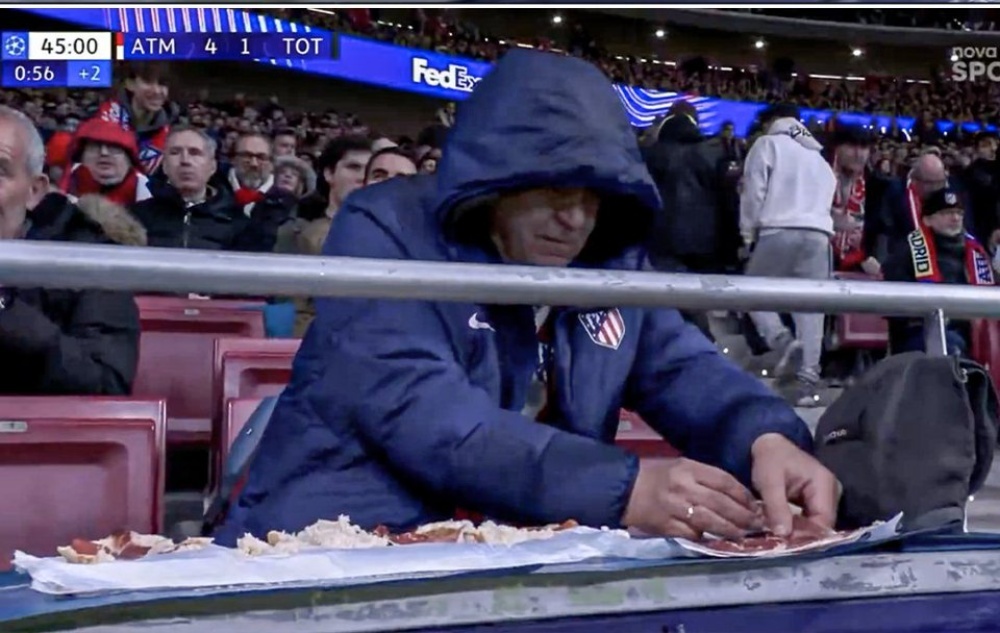 CDV Atletico ung dung lam banh mi tren khan dai hinh anh