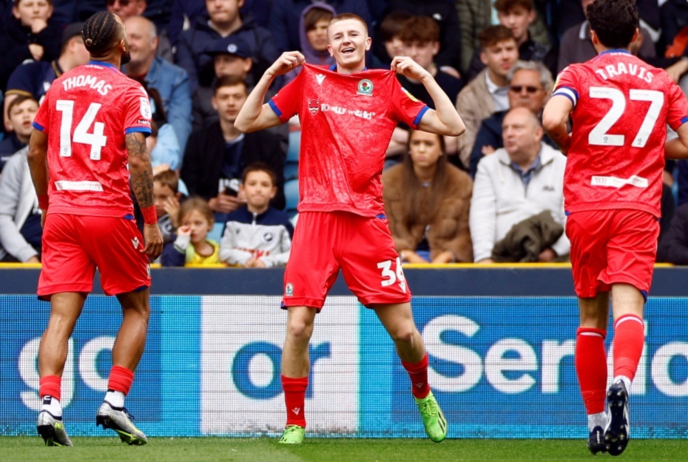 Muc gia de MU so huu Adam Wharton hinh anh