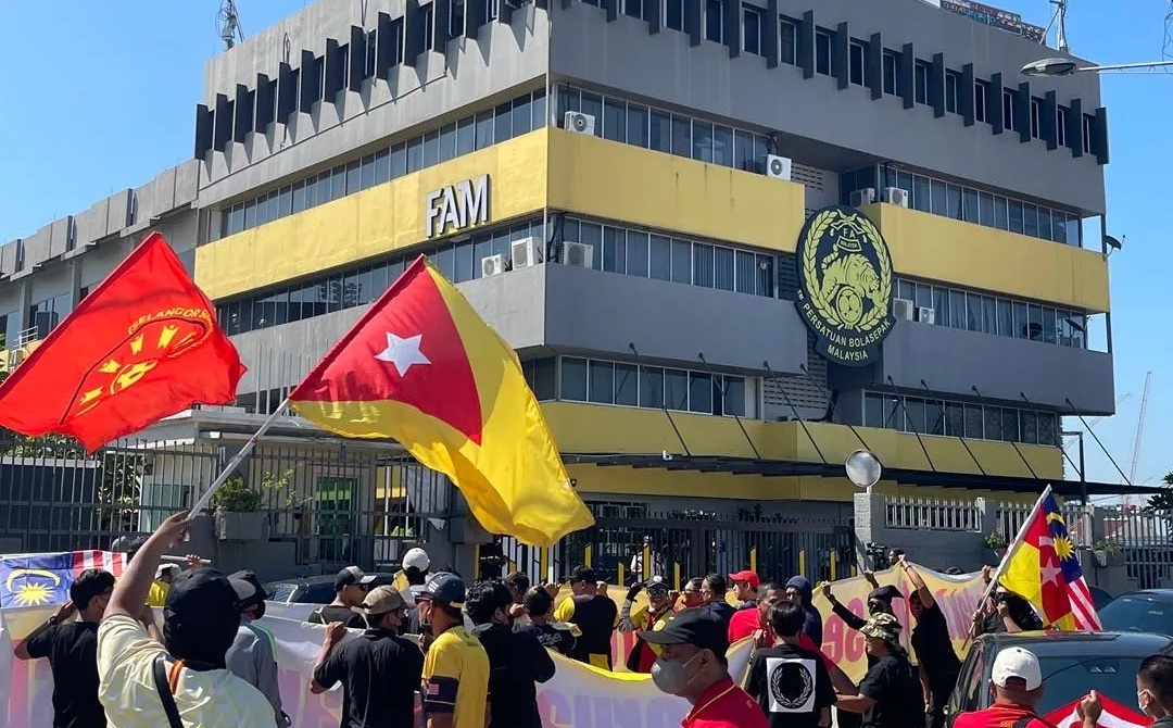 CDV Malaysia bieu tinh truoc tru so FAM vi be boi nhap tich hinh anh