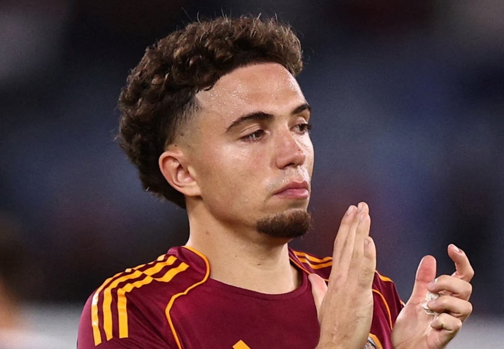 Sao AS Roma bi khong che, cuop ngay trong dem hinh anh