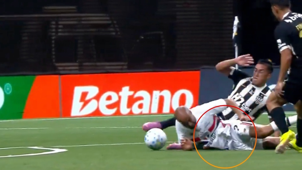 Pha va cham lam gay xuong suon Lucas Moura hinh anh