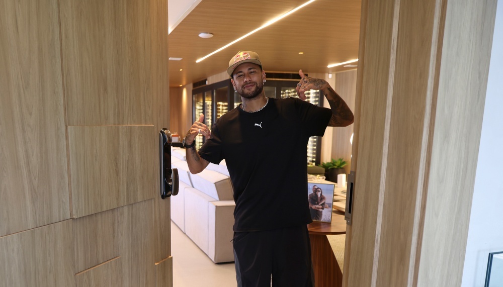 Neymar gay tranh cai vi ngay dem choi poker hinh anh