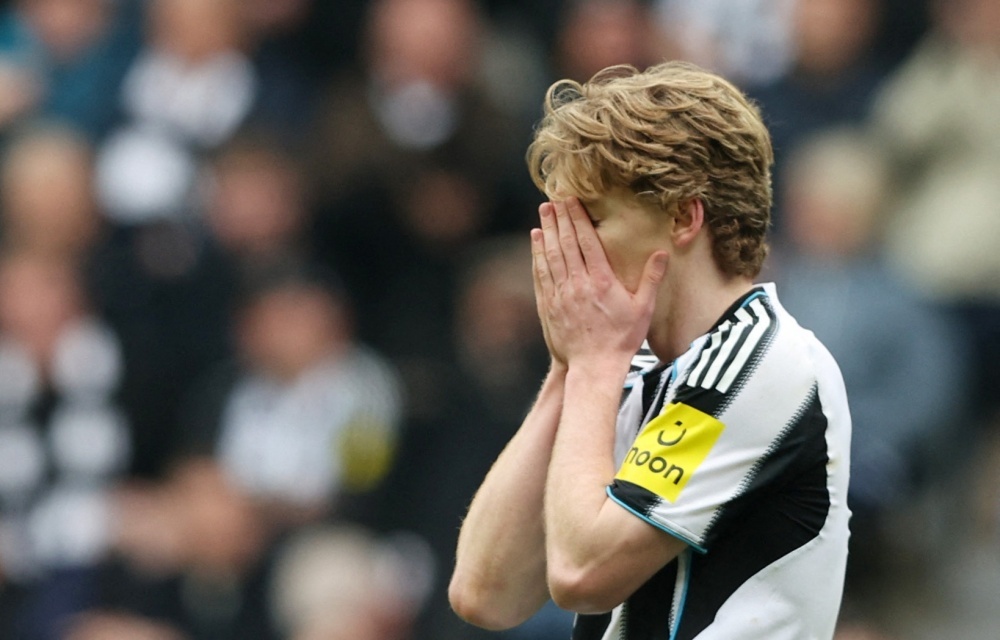 Su that vu Newcastle sap bi ban hinh anh