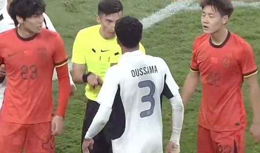 Cau thu Trung Quoc va Thai Lan au da hinh anh