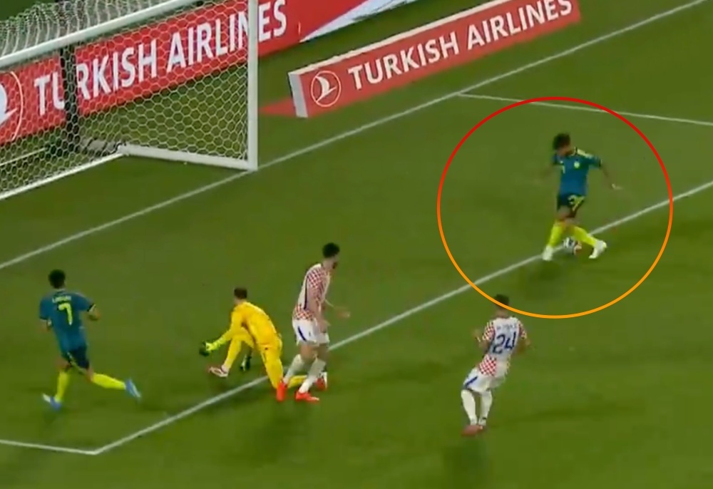 Pha bo lo kho tin cua Luis Suarez hinh anh