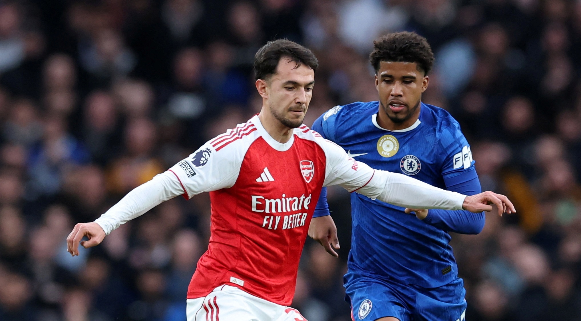 Bao dong do cho Arsenal hinh anh