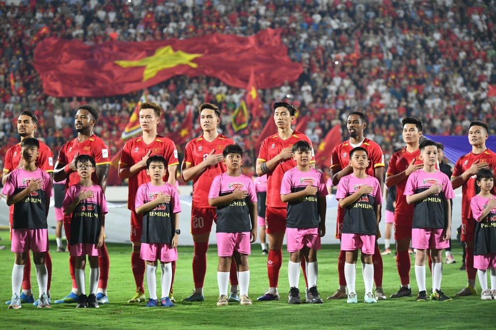 Hinh anh xuc dong cua Xuan Son, Hoang Hen hinh anh